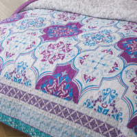 Handsome Quilted Bedspread and Pillowcases Set: Strong, Sturdy, and Stylish - Queen size