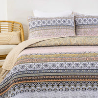 Crafted Quilted Bedspread and Pillowcases Set: A Testament to Skilled Craftsmanship - Queen size